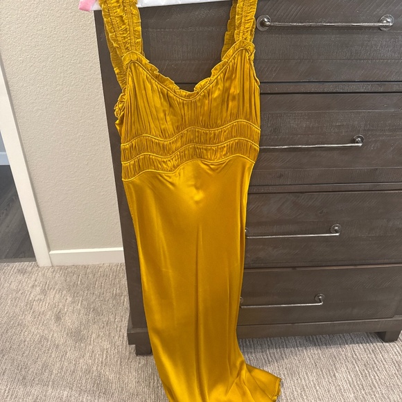 Astr Dresses & Skirts - ASTR Midi dress